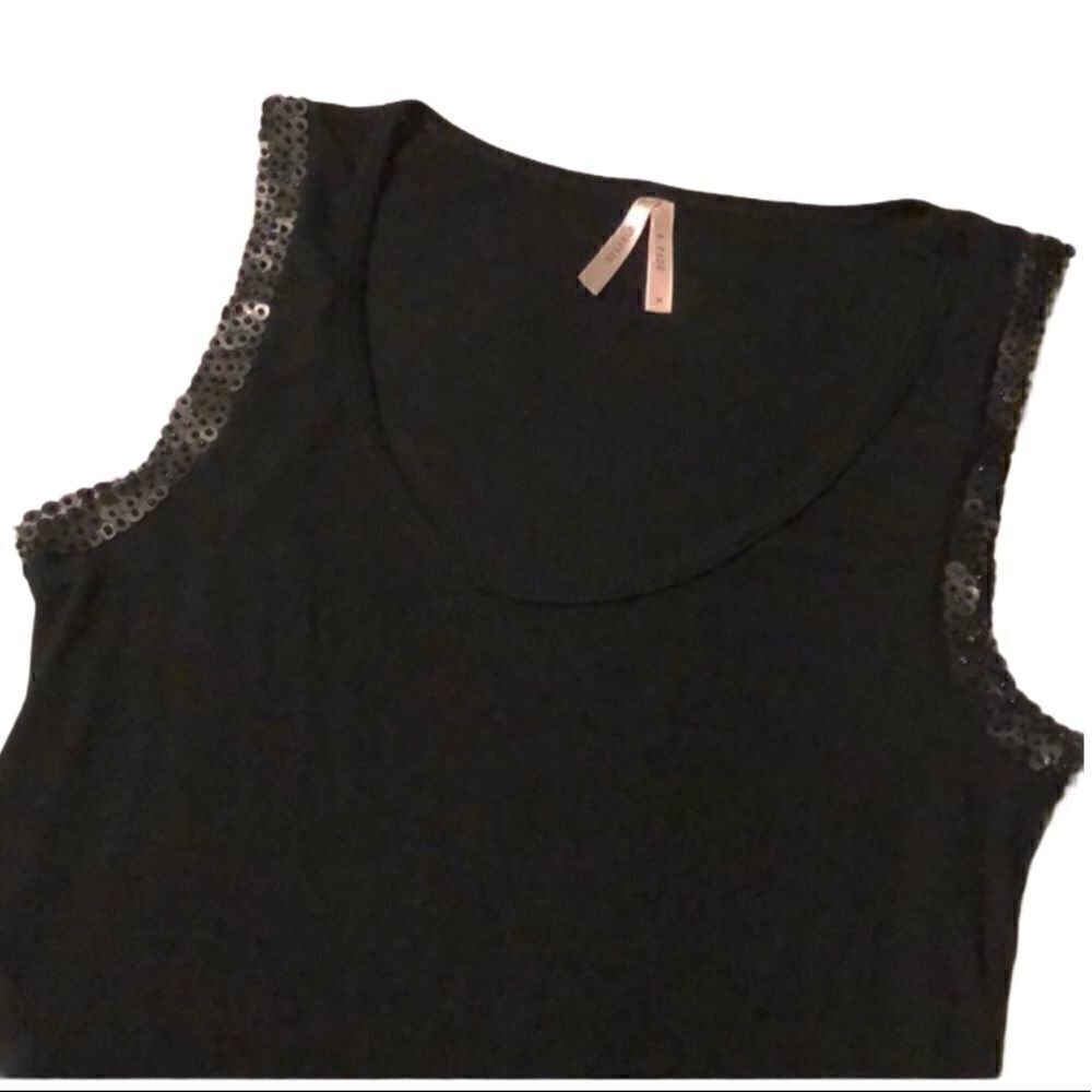 3/$15 or 5/$20 Sparkle & Fade black sequin top size medium